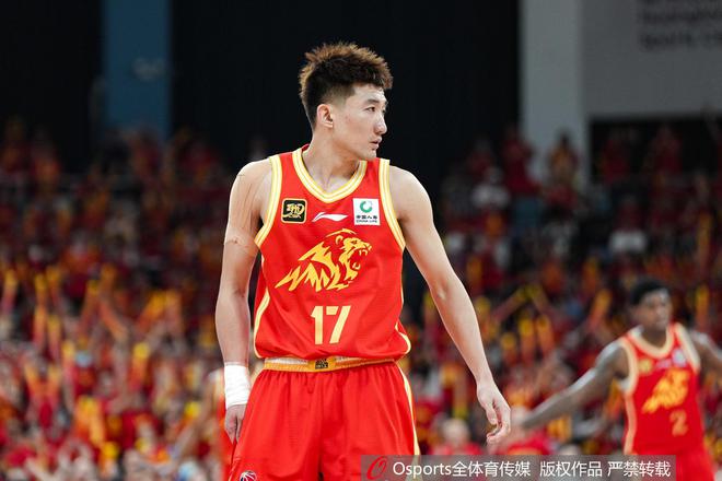快点醒来!孙铭徽半场8中1&三分4中0 仅得2分2板1助1断