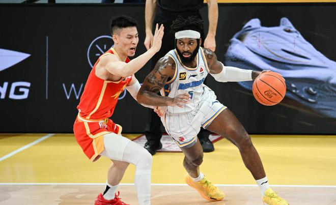 首钢G1完胜广厦!双核轰47分+10记三分统治比赛,许利民彻底摊牌