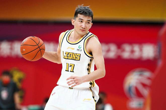广厦输球原因!孙铭徽15投2中被陈盈骏完爆 朱俊龙崴脚7中1仅4分
