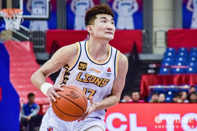 媒体人:广厦主动求变 孙铭徽主导提速 下半场北京需要见招拆招