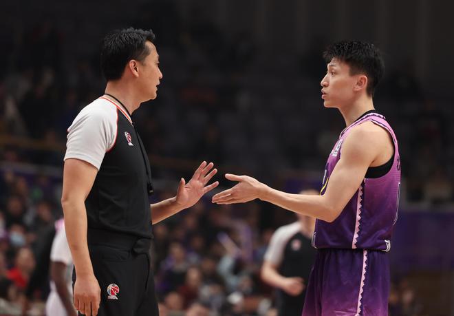 先例再开!CBA球员可以打两份工,球迷意外