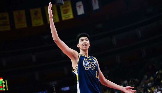 CBA最新消息!广东宏远续约徐昕,王庆明正式回归,刘维伟留队