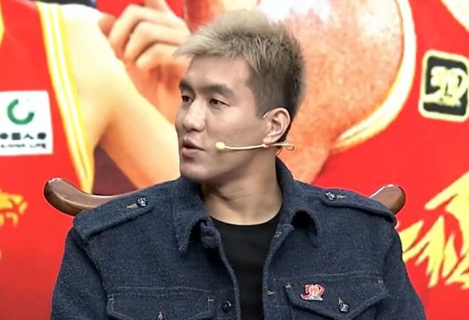 “辽宁”双子星!郭艾伦解说恭喜广厦夺冠 赵继伟到场观战见证