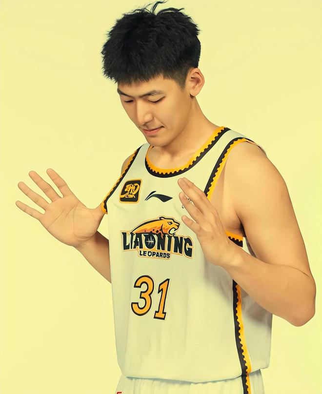 辽宁狂虐四川47分收获两连胜!韩德君接班人轰26+15给杨鸣吃定心丸