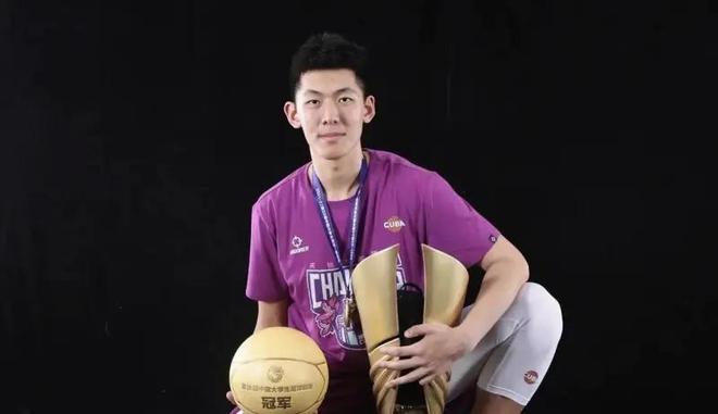 韩德君接班人终暴走!20分钟26+15,但两隐患不补强难被杨鸣重用