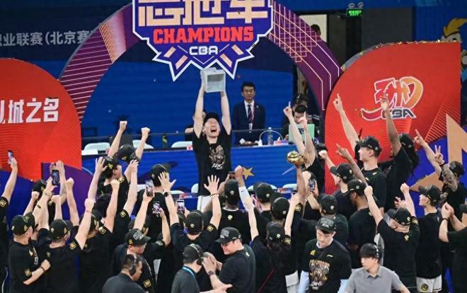 CBA变化中革新 !胡金秋传承刘玉栋精神 率广厦夺首冠谱写励志