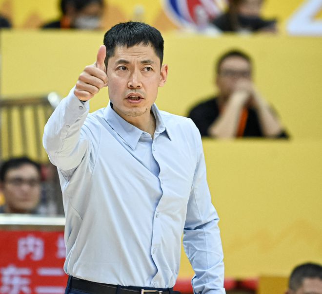 曝張慶鵬或執教北控,格蘭想當主帥,體系引球員變動(dòng),引援壓力大
