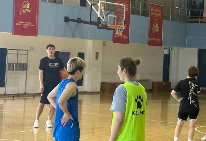 北京女篮主教练李翔:新赛季要有所突破,而结果得依靠大家的努力