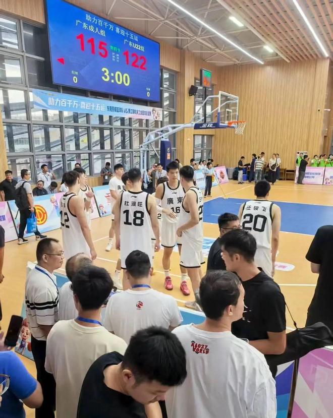  广东男篮7分惜败！徐杰背打徐昕，焦泊乔上演首秀，杜锋徐昕和好