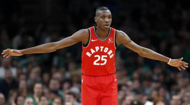 24岁落选NBA,26岁包揽MVP、DPOY和总冠军,真正的励志典范!