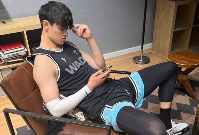 工作室:曾凡博已完成近三周的训练及康复,后天将与篮网会合