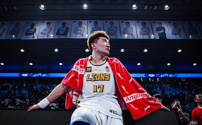 广厦大胜首钢33分！奇兵轰22分5断一战成名，王博提前拿下冠军点