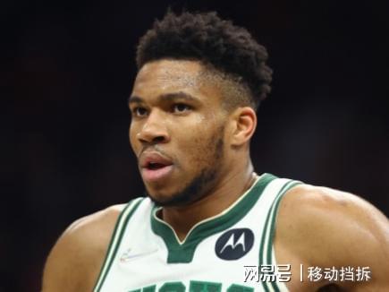极致五小！字母哥评历史最佳阵容：库里担任控卫，詹杜搭档内线