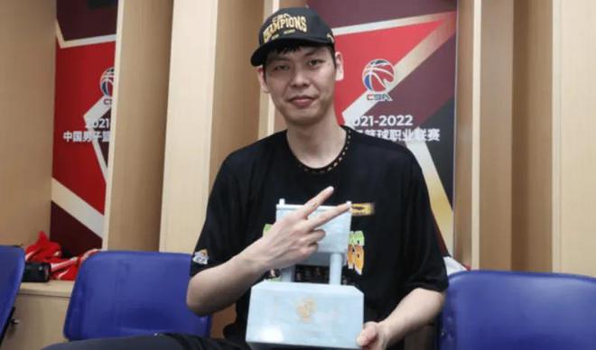 辽宁补强内线？朱荣振自荐加盟，但两三年没打球，转会费也是问题