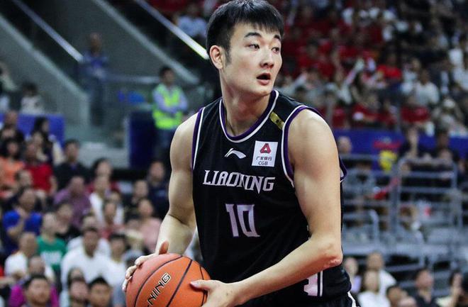 深夜23:46！丛明晨宣布退役，原因就1个，辽篮冠军班底4人离开