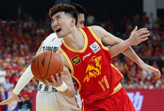 CBA总决赛:广厦三核80分力克北京大比分1-1 周琦13+10孙铭徽28+9
