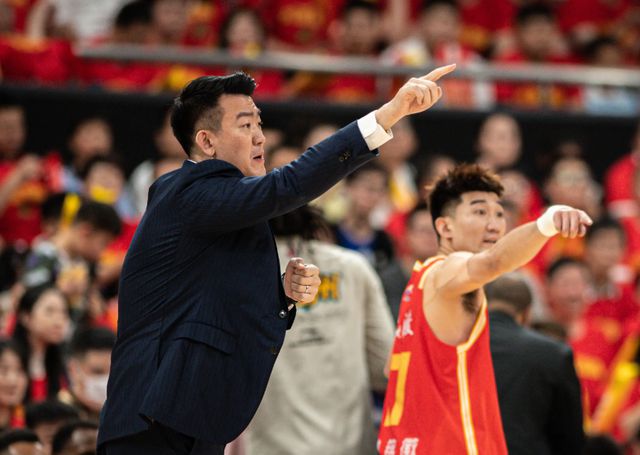 孙铭徽强势复苏胡金秋完爆周琦,广厦扳平大比分