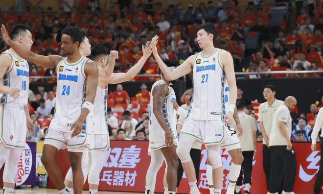 广厦面临被重罚!还原光头球迷打人,翟晓川赛后一个举动拯救球队