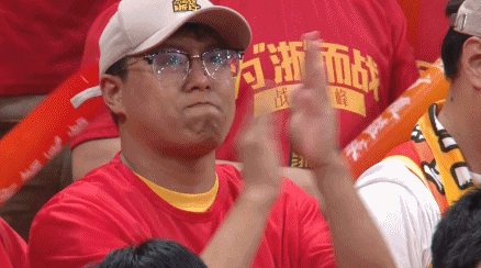 胡金秋三分扳平后广厦球迷激动落泪,但广厦随后一分不得最终2分惜败