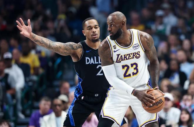 大腿没了!詹姆斯灭霸模式空砍30+9+15!弗拉格45+8+9+3打爆湖人