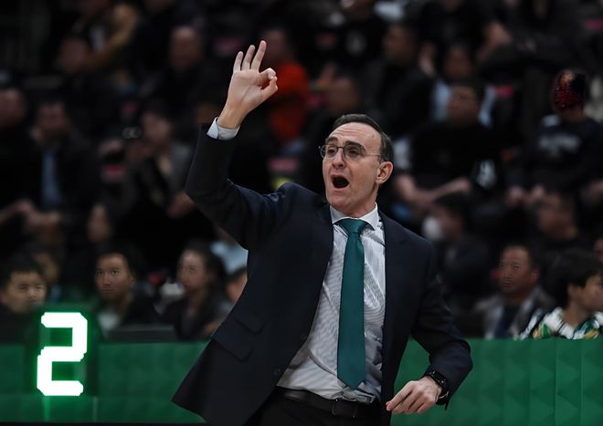 狂胜广东16分！乌戈大赞辽宁队2人：发挥得非常出色