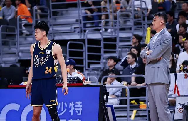 CBA积分榜最新排名出炉！广东16分惨败被打回原形，辽宁杀进前八