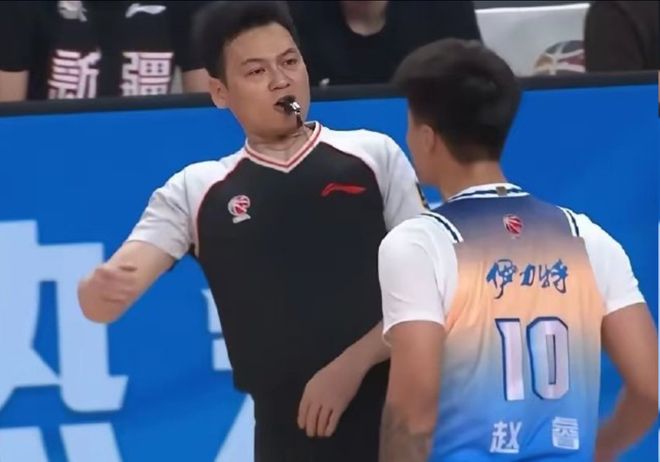 体会到了新疆球迷的痛!男篮队长正负值最低,球迷:CBA你最能装