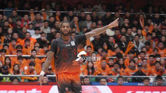 山东高速男篮出征四川,克里斯受伤缺阵预计缺席三周