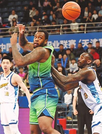 CBA联赛第2阶段 天津男篮主场惜败于卫冕冠军