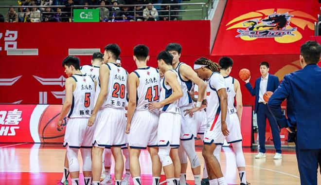 广东两位功勋老臣离队！杜锋没了左膀右臂，剩下的都是关系户