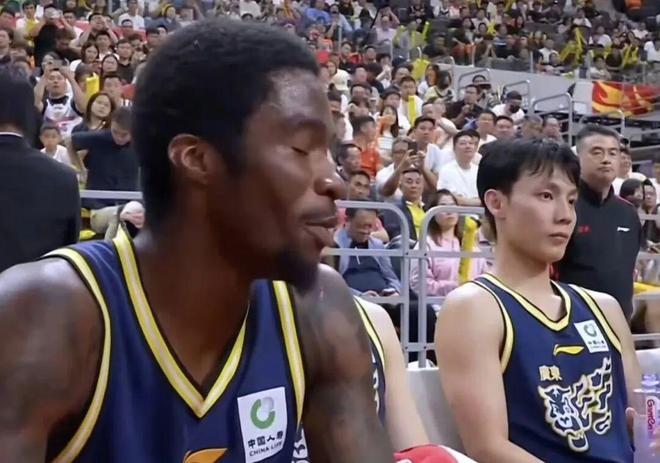 广东男篮今日早报！麦考尔遭弃用，黄明依提出离队，缺少焦泊乔内线被完爆