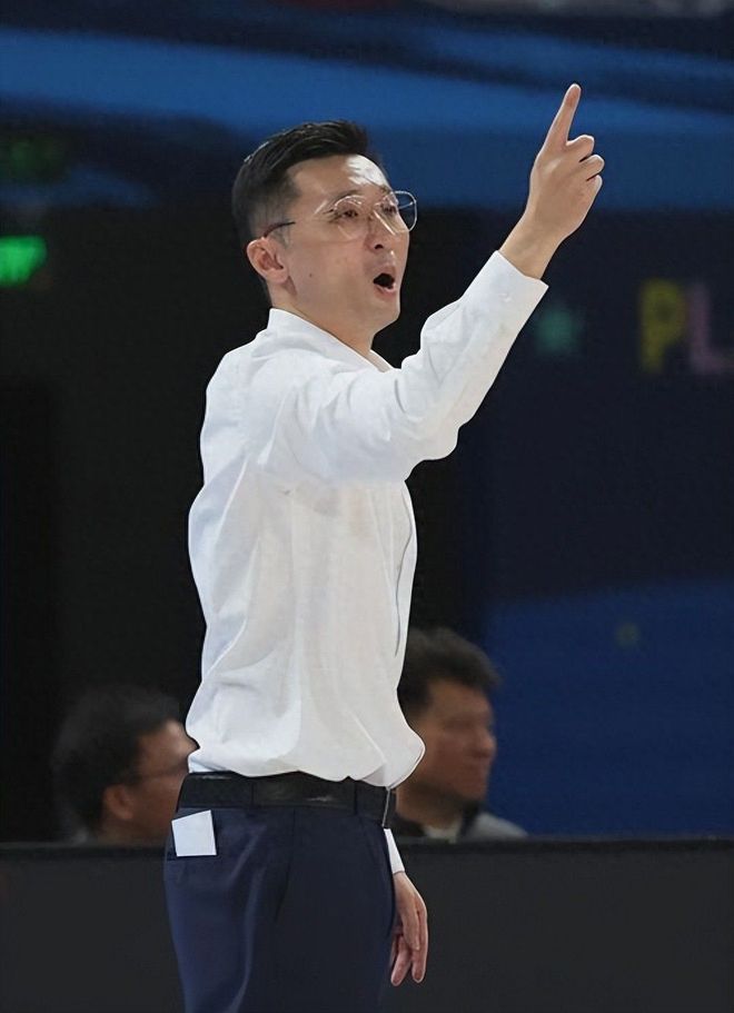 刘炜现状:回上海老家生活,青梅妻子很漂亮,一双儿女想走篮球路