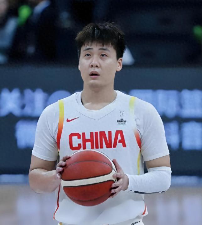 手握3个CBA冠军,如今是男篮队长,弟弟小他22岁,5岁就走篮球路
