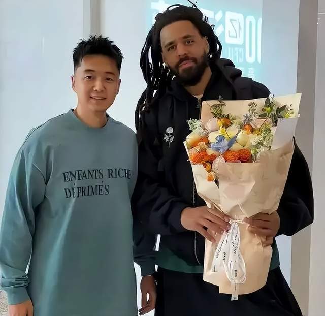 真会玩！网红大队签说唱歌手打球，和郭昊文当队友，开创全新历史