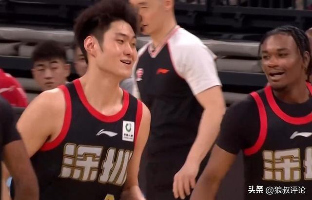 王浩然三分7中5轰32分生涯新高：三分提前回头快攻劈扣点燃现场