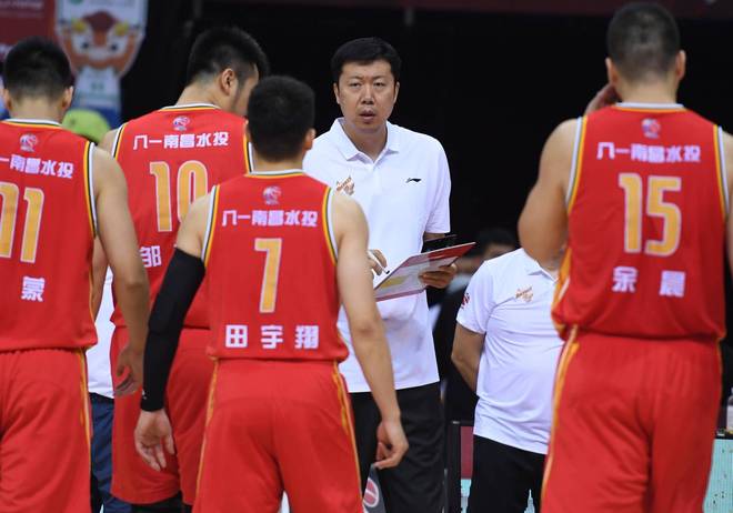 八一男篮解散六年后再回首，依旧能组成一套优秀的国产首发