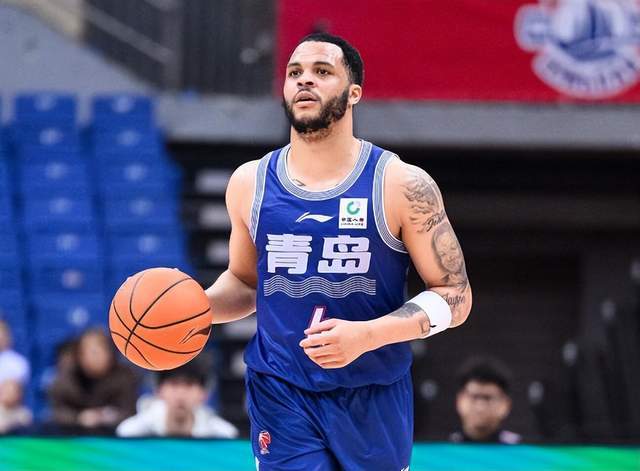 不容易，青岛男篮双加时险胜辽篮，韦瑟斯庞关键时刻被刘维伟弃用