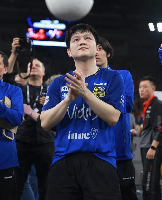 樊振东出战萨尔布吕肯收官战,俱乐部为其举办主场告别仪式