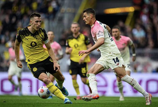 多特高层:嘘施洛特贝克是不合适的,球迷和多特球员是共同体