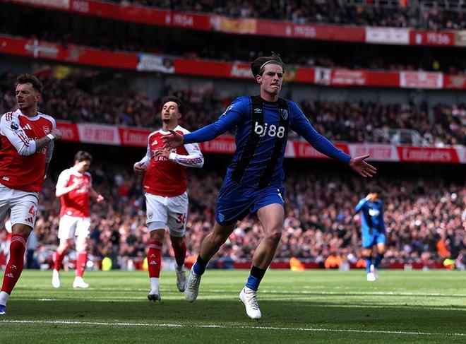 五大联赛争冠形势:英超悬念再起 拜仁最快下轮卫冕 巴萨优势明显