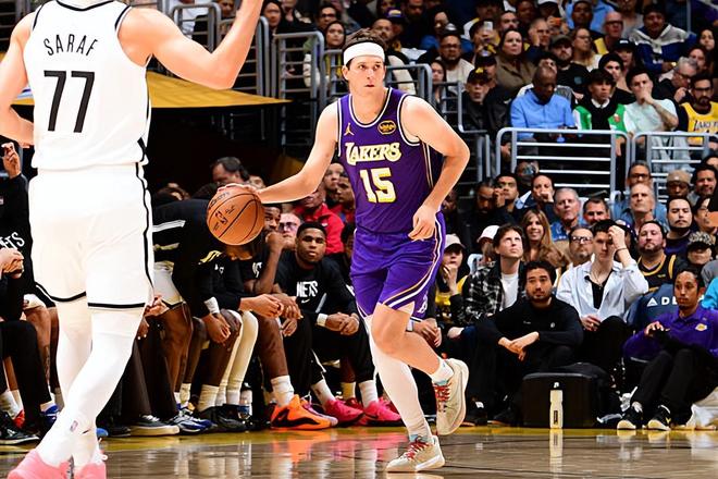 前三节表现平庸，但湖人后场球星末节完成了大爆发直接带走了比赛