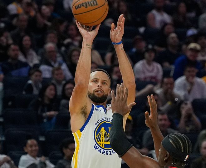 创历史!库里时隔27场复出29分丢绝杀 首次兄弟同场吞里程悲