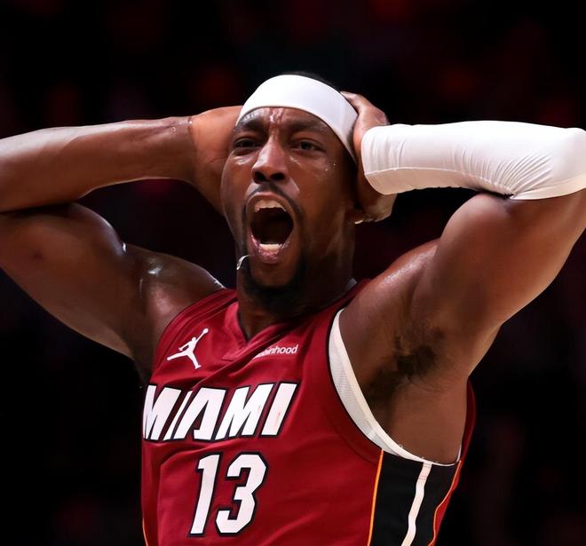 轰83+9超越科比！热巴一战创20项纪录惊为天人 抱头怒吼接受欢呼