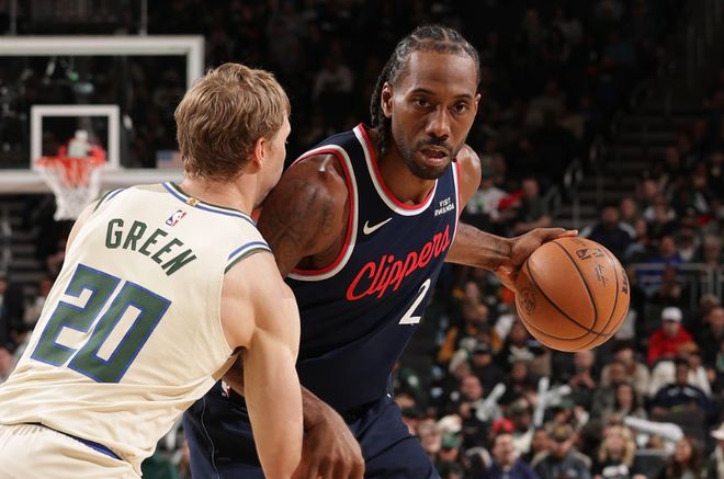 快船5连胜双杀雄鹿！小卡连续51场20+分 大洛获致敬迎盖帽里程碑