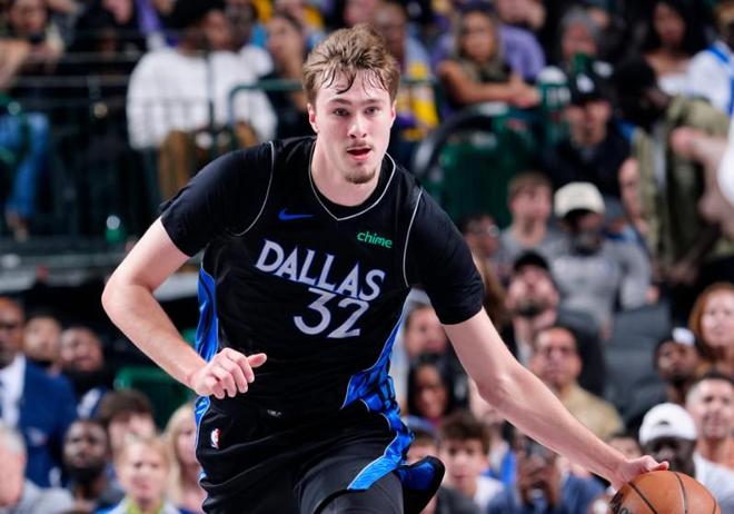 弗拉格27中14砍45分8板9助,背靠背40+成艾弗森后首位新秀