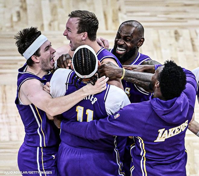 詹姆斯详解绝杀战术:我的任务是冲筐吸引对手 肯纳德得到大空位