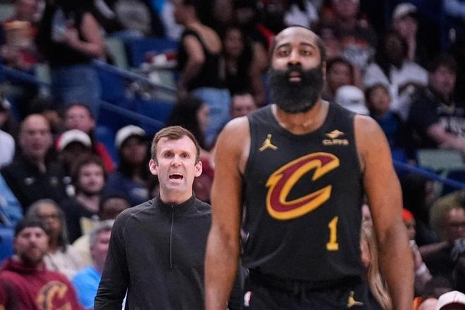 哈登20+6+10末节13分!骑士15分逆转双杀鹈鹕 米切尔27分