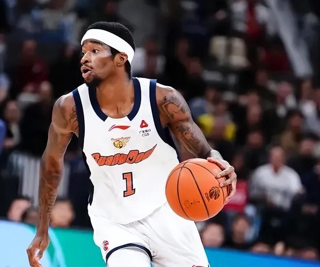 广东只靠外援得分不是首次了!本土球员集体迷失,杜锋真该反思了