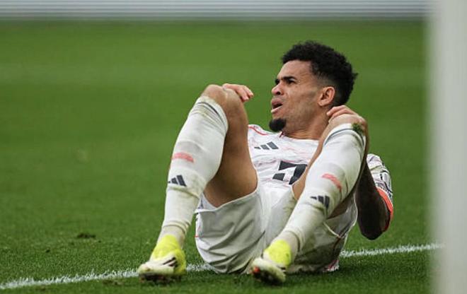 斯塔尼希奇：迪亚斯碰到对方了，两黄变一红对他而言有些苛刻