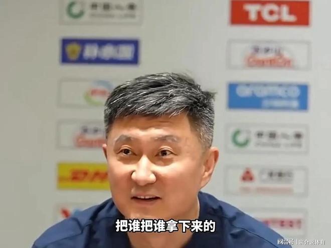 太离谱！杜锋发布会发飙，反问记者不敢说话，球员都被他坑了